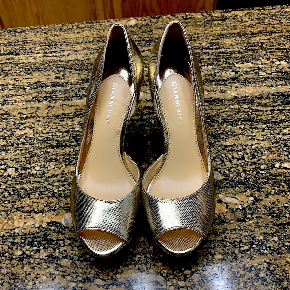 Gianni Bini Platform Heels